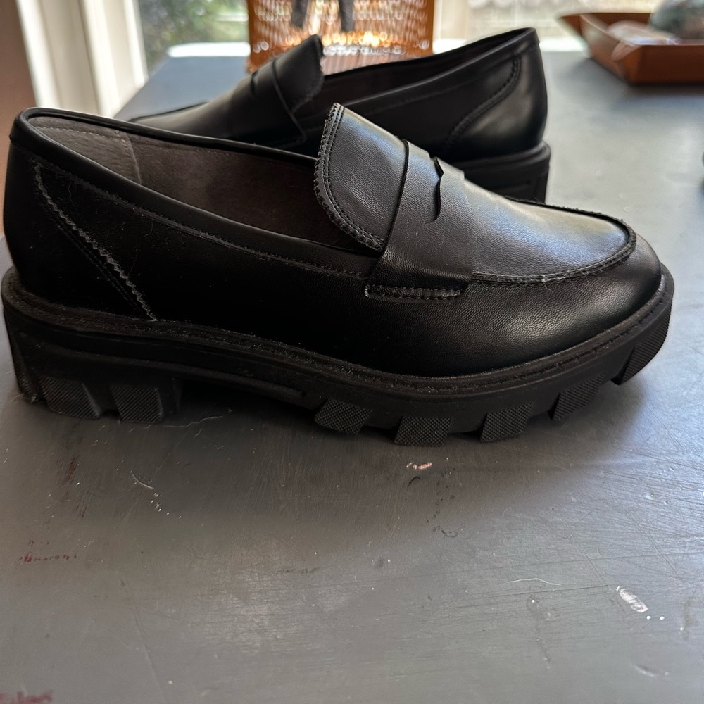 Crown Vintage women’s vegan leather penny loafer . Brand new never worn